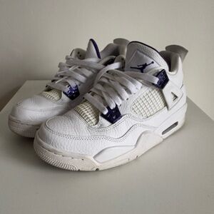 Jordan White and Purple Youth Sneaker Interior Detail